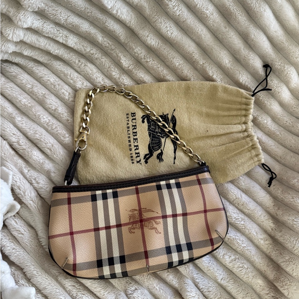 ***SOLD*** Burberry Clara wristlet